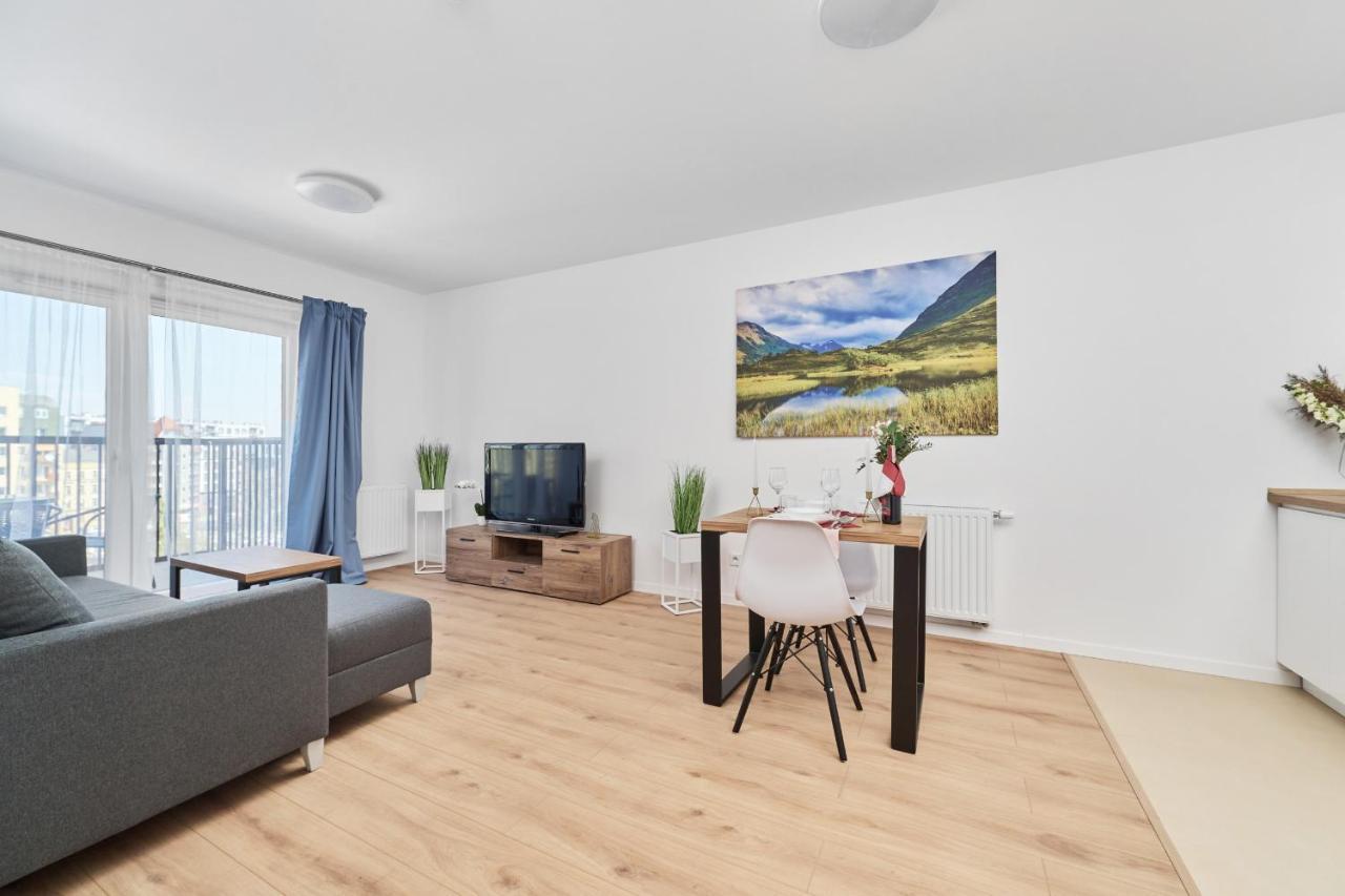 Modern Elegance With Ac By Renters Apartment