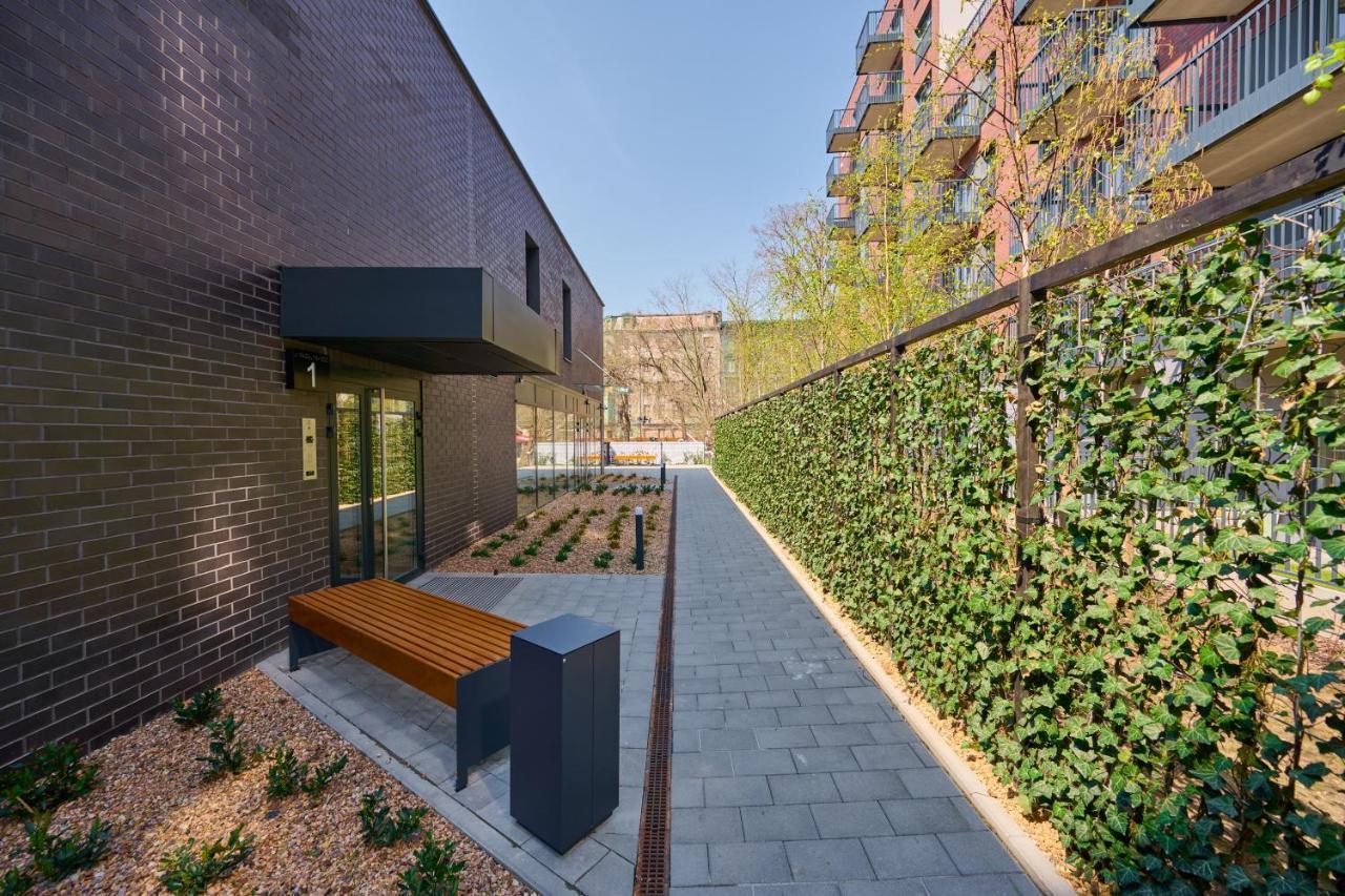 Modern Elegance With Ac By Renters Apartment