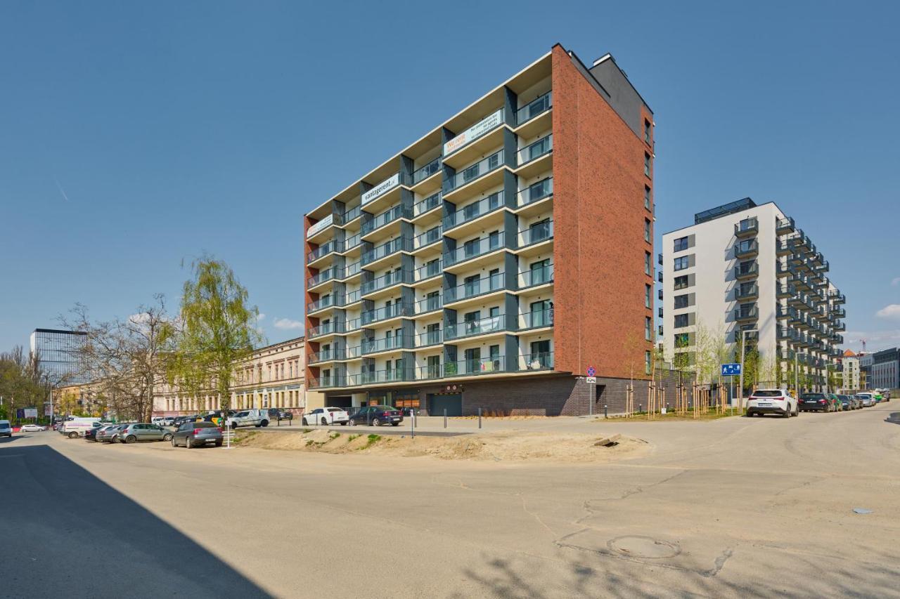 Modern Elegance With Ac By Renters Apartment *
