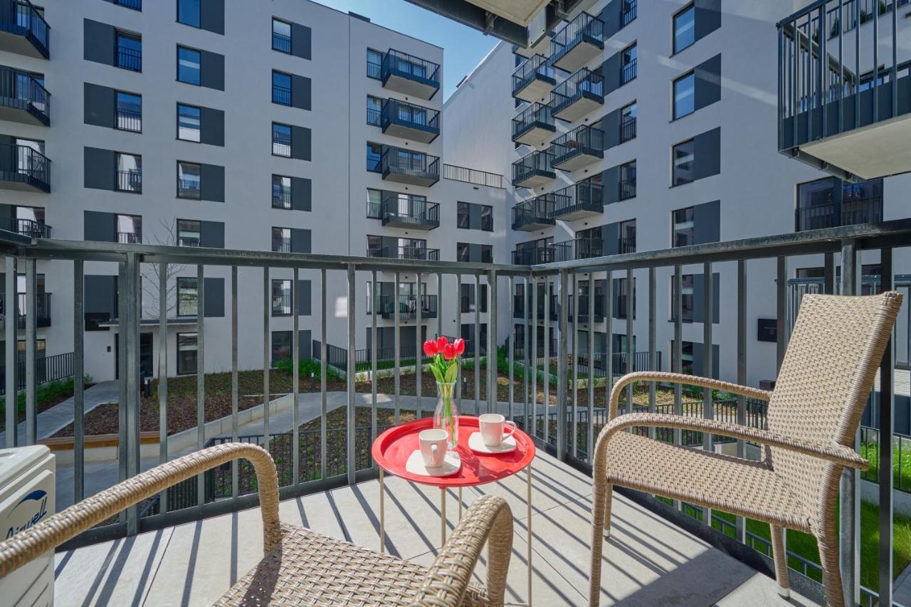 Modern Elegance With Ac By Renters Wroclaw